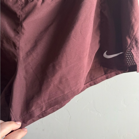 Nike Brown Athletic Shorts Lightweight Design - Picture 2 of 7